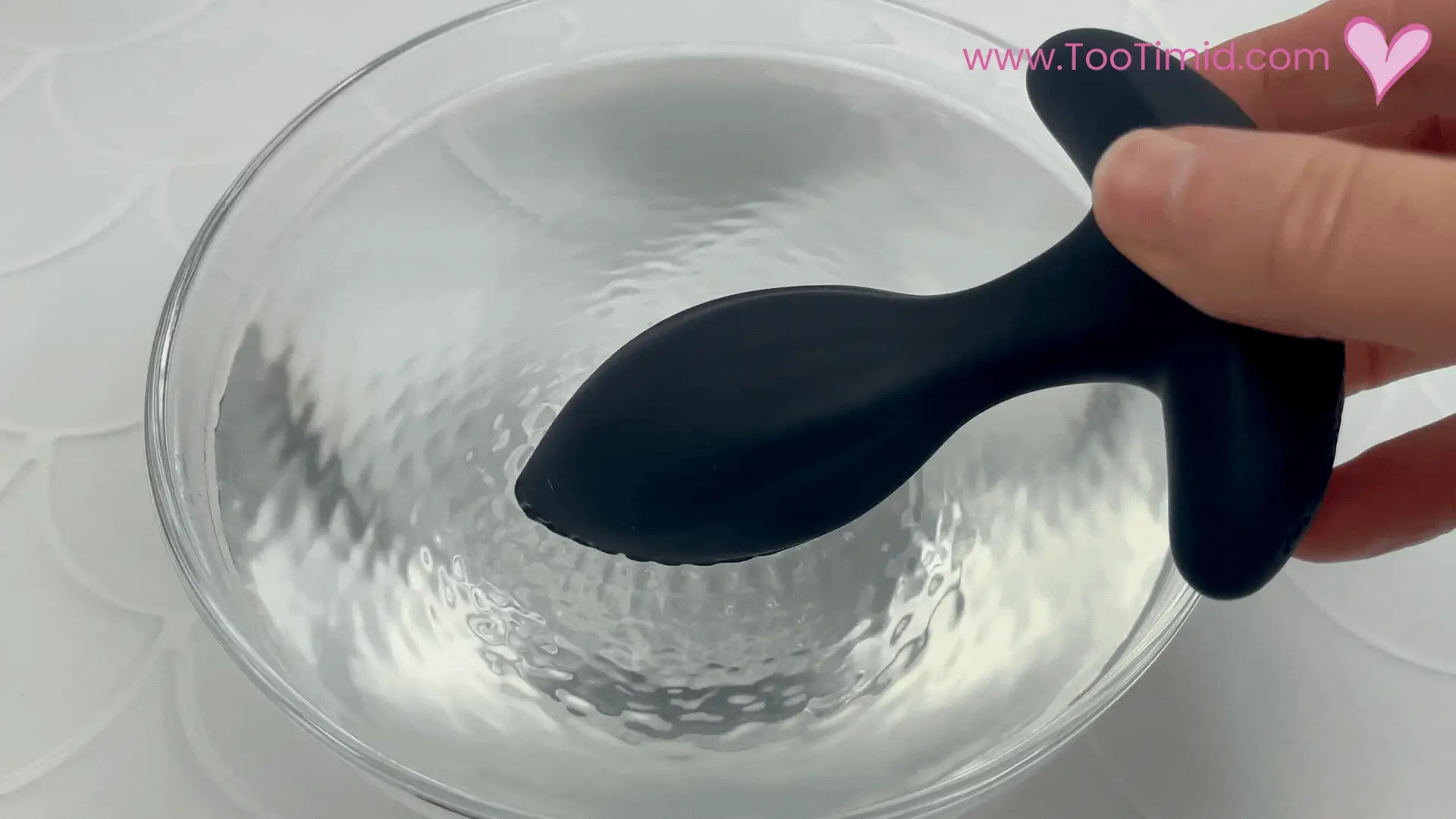 Desire Me Silicone Anal Plug Set - The Large Plug Vibrates! - Image 2