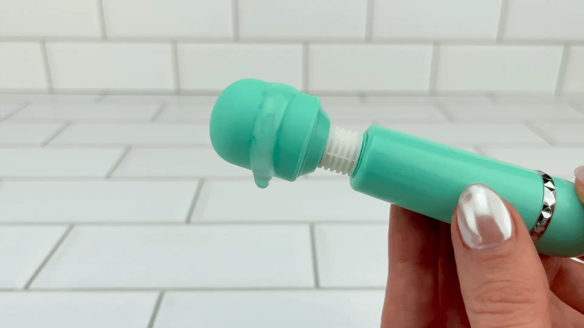 Rechargeable Handheld Mini Wand Massager - Image 4